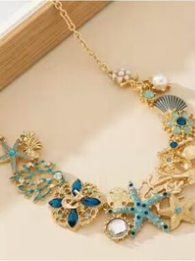 💙 NEW  Stunning Seashell statement necklace 💙